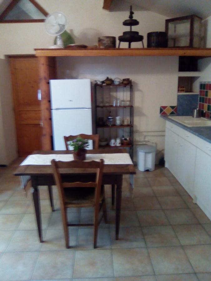 Ferienwohnung Sous Les Pins Villeneuve-lès-Avignon Exterior foto